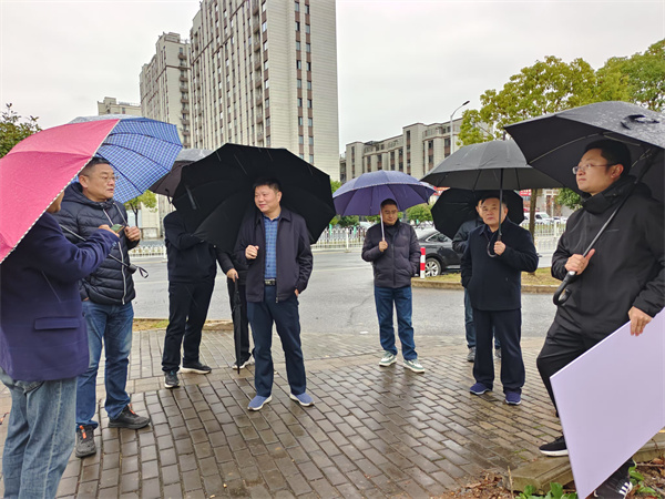 12月11日，洪董陪同詹凱縣長一行調(diào)研張家山安置區(qū)地塊.jpg